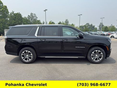 Used 2025 Chevrolet Suburban LT w/ Comfort Package AWD/4WD image 4