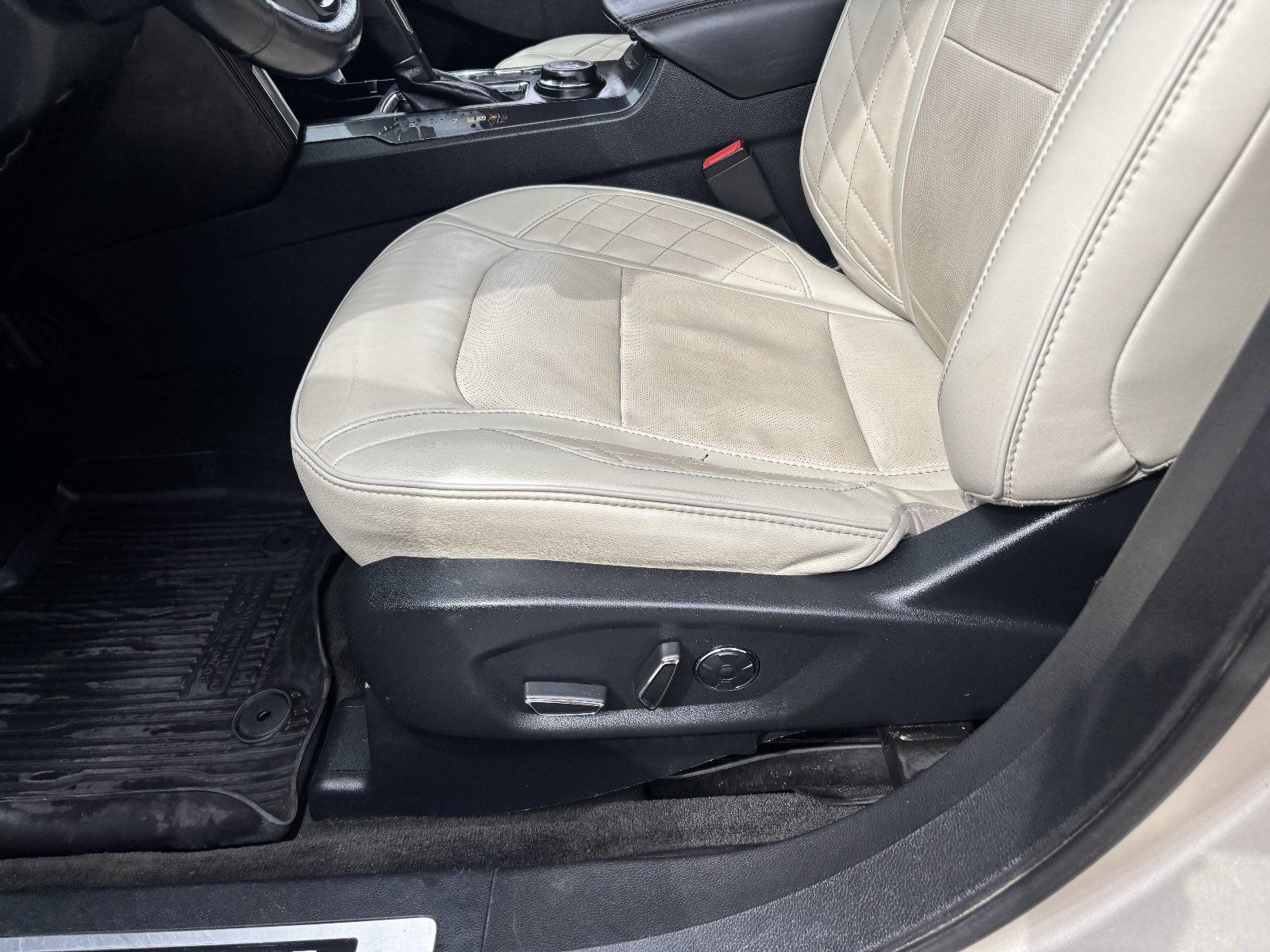 Used 2017 Ford Explorer Platinum AWD/4WD image 22