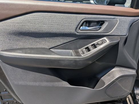 Used 2023 Nissan Rogue SV AWD/4WD image 9