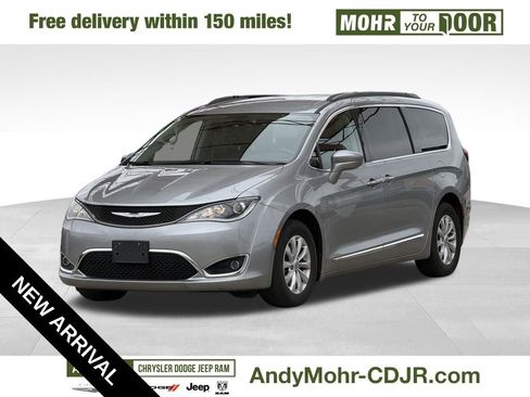 Used 2017 Chrysler Pacifica Touring-L image 3