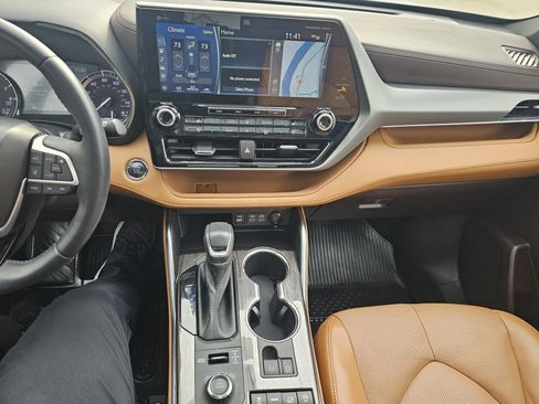 Used 2022 Toyota Highlander Platinum image 22