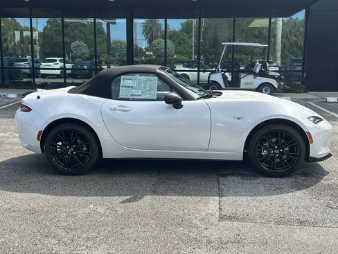 New 2025 MAZDA MX-5 Miata Club w/ Interior Package image 5