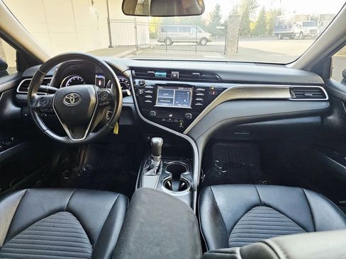 Used 2018 Toyota Camry SE image 13