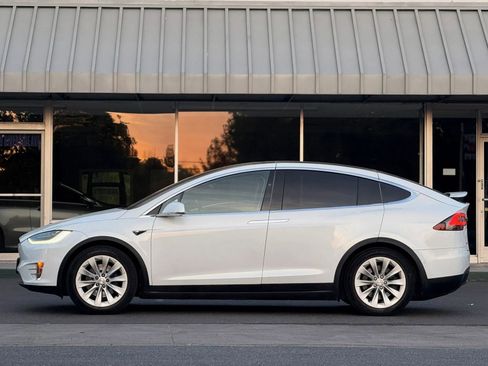 Used 2018 Tesla Model X 100D image 6