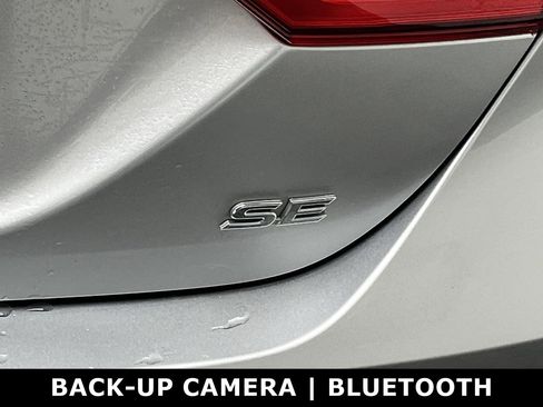 Used 2018 Toyota Camry SE image 24