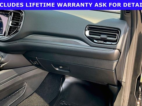 Used 2024 Dodge Durango SXT w/ SXT Blacktop Group AWD/4WD image 13