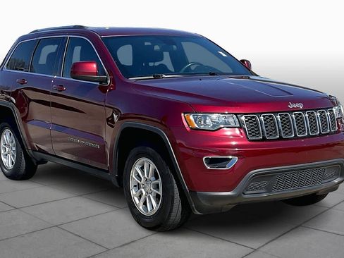 Used 2019 Jeep Grand Cherokee Laredo image 3