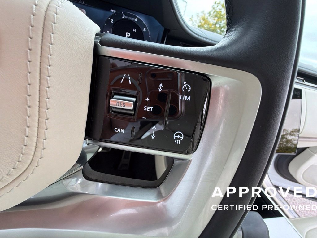 Used 2025 Land Rover Range Rover SE AWD/4WD image 22
