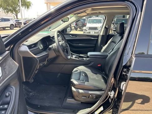 Used 2023 Jeep Grand Cherokee L Limited AWD/4WD image 11