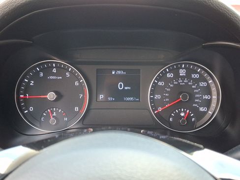 Used 2019 Kia Forte LXS FWD image 18
