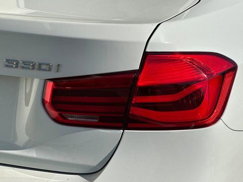 Used 2018 BMW 330i w/ M Sport Package image 32