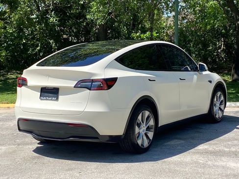 Used 2022 Tesla Model Y Long Range AWD/4WD image 6