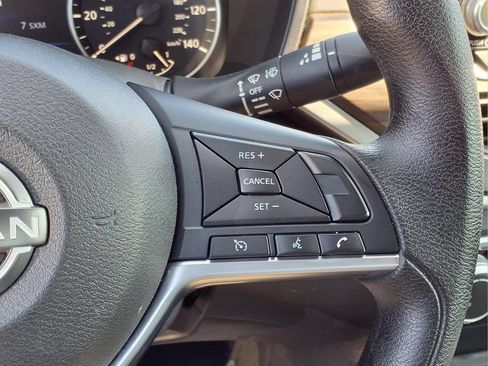 Used 2025 Nissan Altima 2.5 SV FWD image 17
