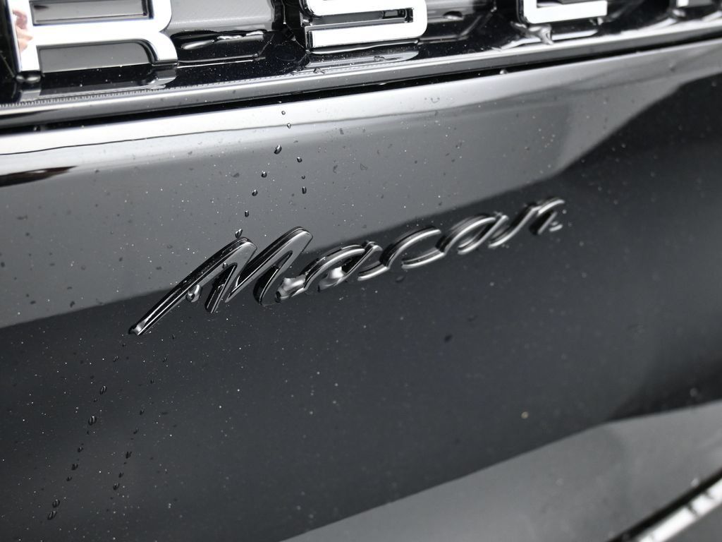 Certified 2026 Porsche Macan AWD/4WD image 8