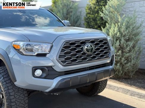 Used 2020 Toyota Tacoma TRD Off-Road w/ Technology Package AWD/4WD image 11