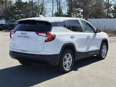 Used 2024 GMC Terrain SLE image 6