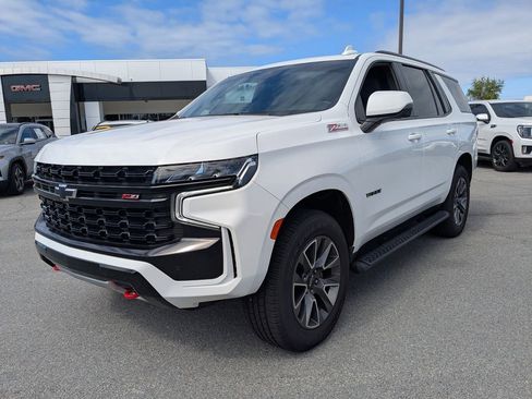 Used 2024 Chevrolet Tahoe Z71 w/ Luxury Package AWD/4WD image 8