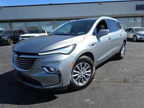 Used 2024 Buick Enclave Premium image 2