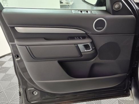 Used 2025 Land Rover Discovery Dynamic SE image 19