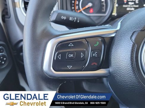 Used 2025 Jeep Wrangler Unlimited Sahara AWD/4WD image 31