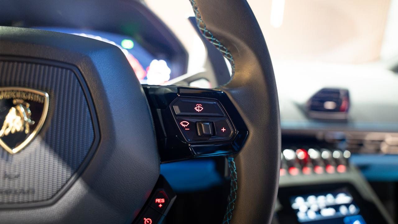 Used 2023 Lamborghini Huracan Tecnica RWD image 18