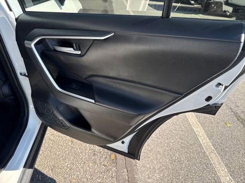Used 2025 Toyota RAV4 XLE AWD/4WD image 18
