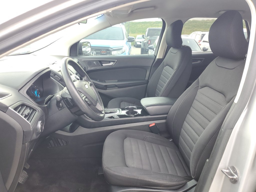 Used 2017 Ford Edge SE w/ Cargo Accessory Package FWD image 9