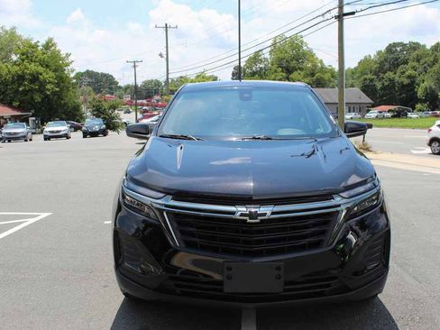 Used 2024 Chevrolet Equinox LS w/ LS Convenience Package FWD image 2