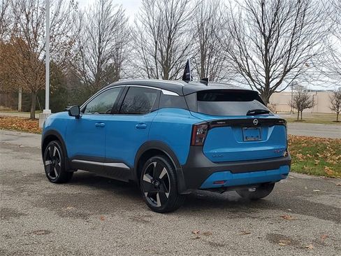 Certified 2025 Nissan Kicks SR image 3