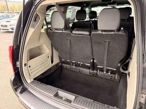 Used 2020 Dodge Grand Caravan SXT image 5