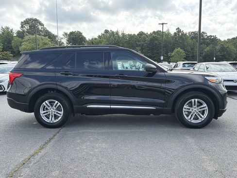 Used 2023 Ford Explorer XLT AWD/4WD image 6