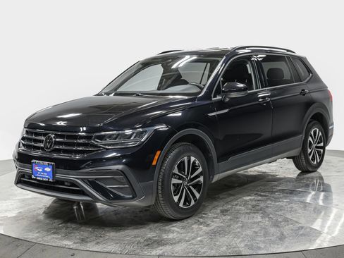 Used 2022 Volkswagen Tiguan S image 1