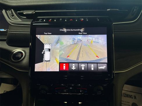 Used 2022 Jeep Grand Cherokee L Limited w/ Luxury Tech Group II image 18