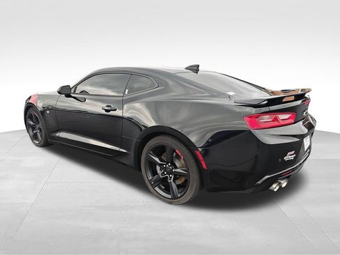 Used 2018 Chevrolet Camaro SS RWD image 3