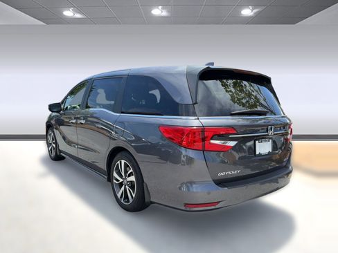 Used 2024 Honda Odyssey Touring image 3