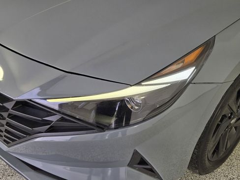 Used 2022 Hyundai Elantra SEL w/ Convenience Package FWD image 10