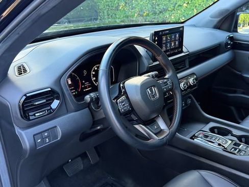 Used 2025 Honda Pilot TrailSport image 13