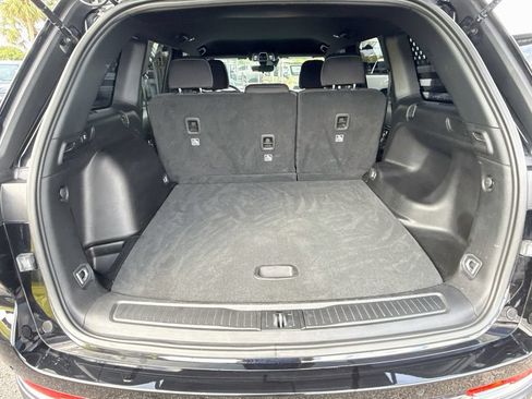 Used 2025 Jeep Grand Cherokee Laredo RWD image 30