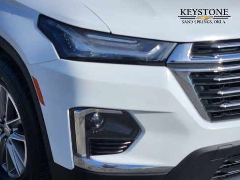 Used 2023 Chevrolet Traverse LT image 9