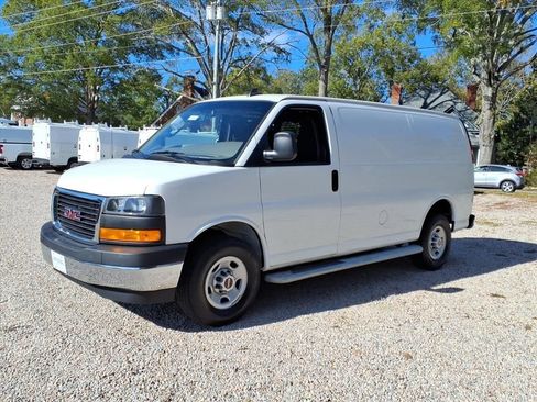 Used 2023 GMC Savana 2500 w/ Driver Convenience Package image 3