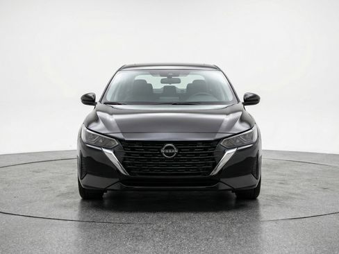 Used 2025 Nissan Sentra SV image 2