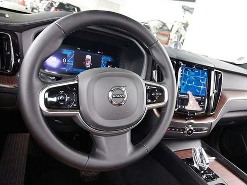Used 2024 Volvo XC60 B5 Ultimate w/ Protection Package Premier AWD/4WD image 8