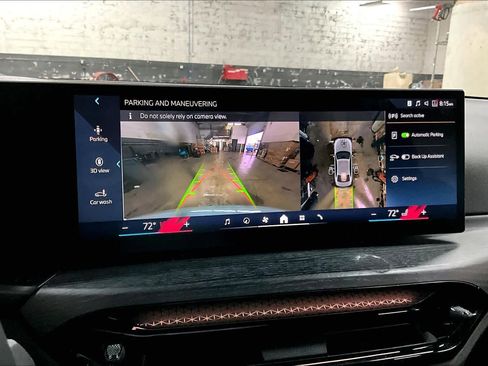 Used 2025 BMW 330i Sedan w/ M Sport Package image 23