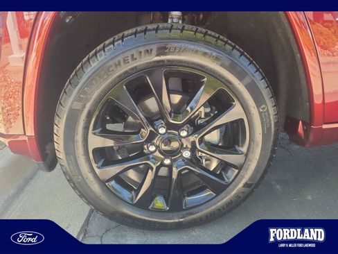 Used 2018 Jeep Grand Cherokee Altitude AWD/4WD image 26