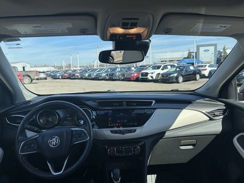 Used 2022 Buick Encore GX Essence w/ Experience Buick Package FWD image 10