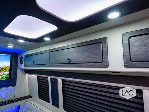 Used 2024 Mercedes-Benz Sprinter 3500 image 9
