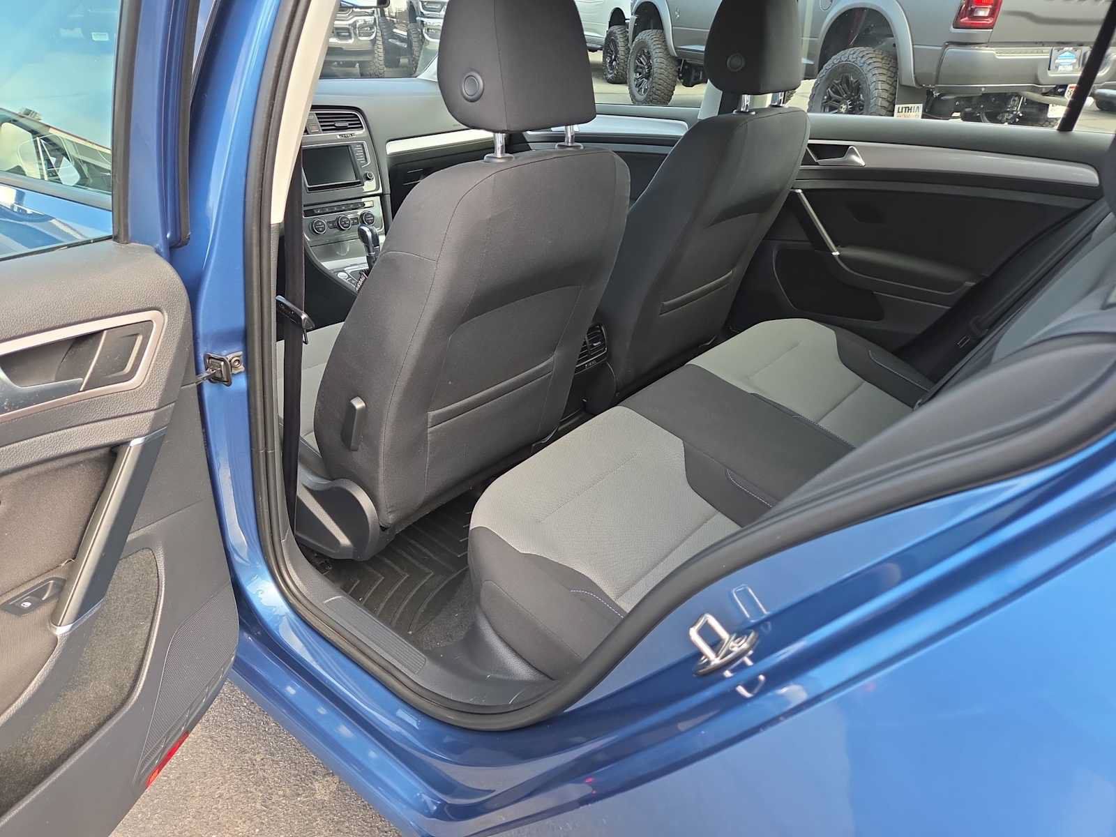 Used 2016 Volkswagen e-Golf SE w/ DC Fast Charging Package FWD image 20