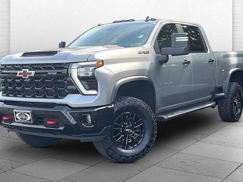 Used 2025 Chevrolet Silverado 2500 ZR2 AWD/4WD image 13
