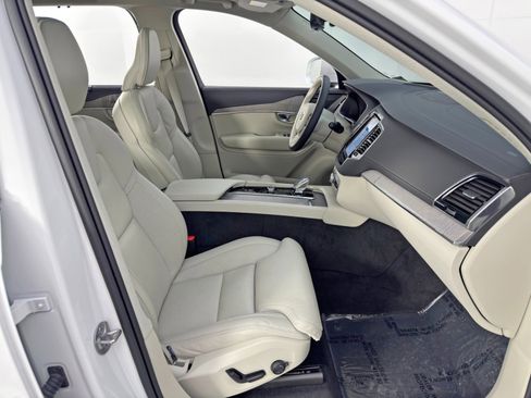 Used 2024 Volvo XC90 T8 Ultimate w/ Protection Package Premier image 16