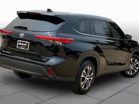 Used 2021 Toyota Highlander XLE FWD image 13